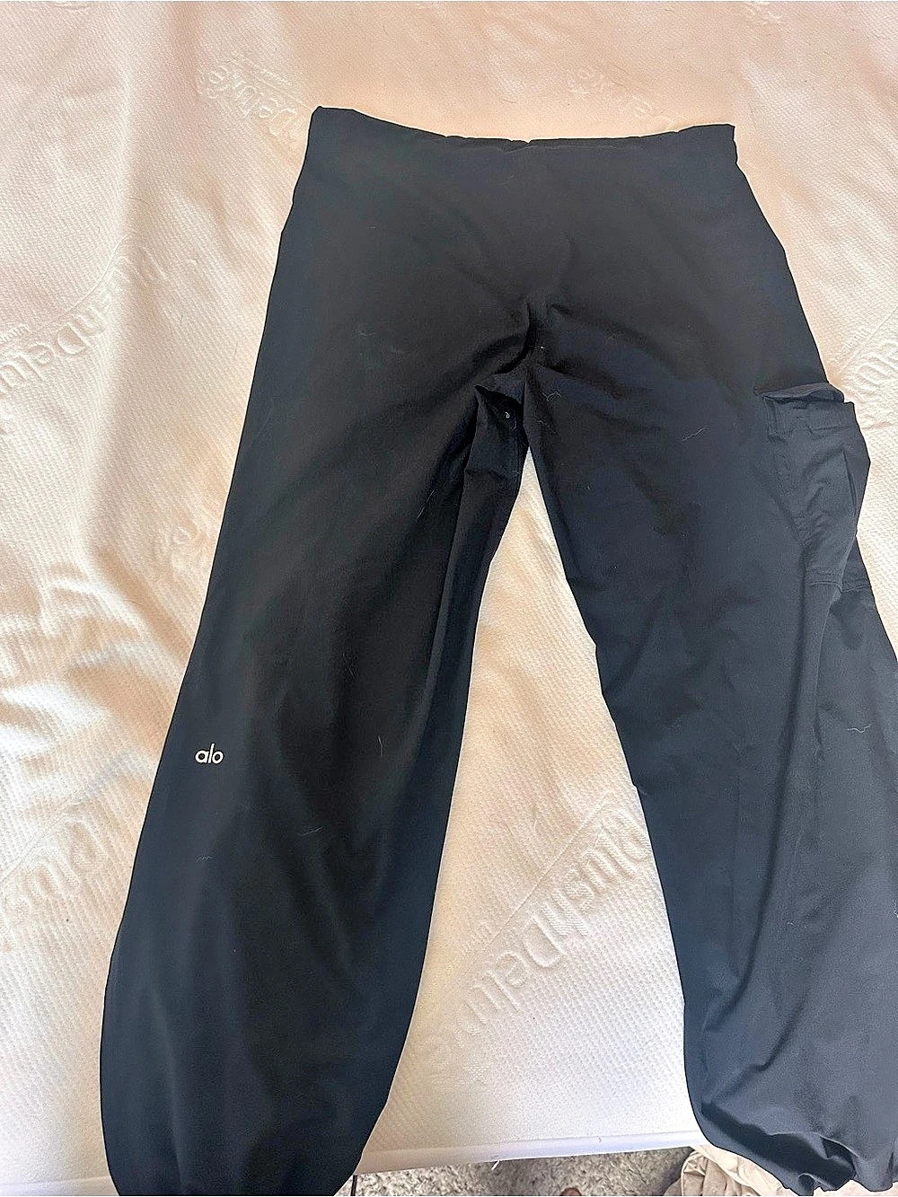 Alo Yoga Megastar Cargo pants - black size xs like new